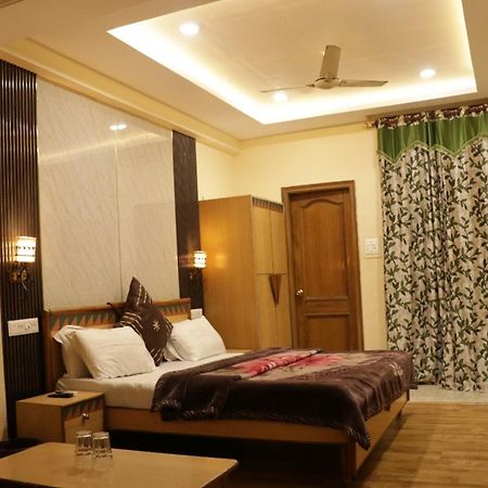 Hotel Royal Palace Jalandhar Esterno foto
