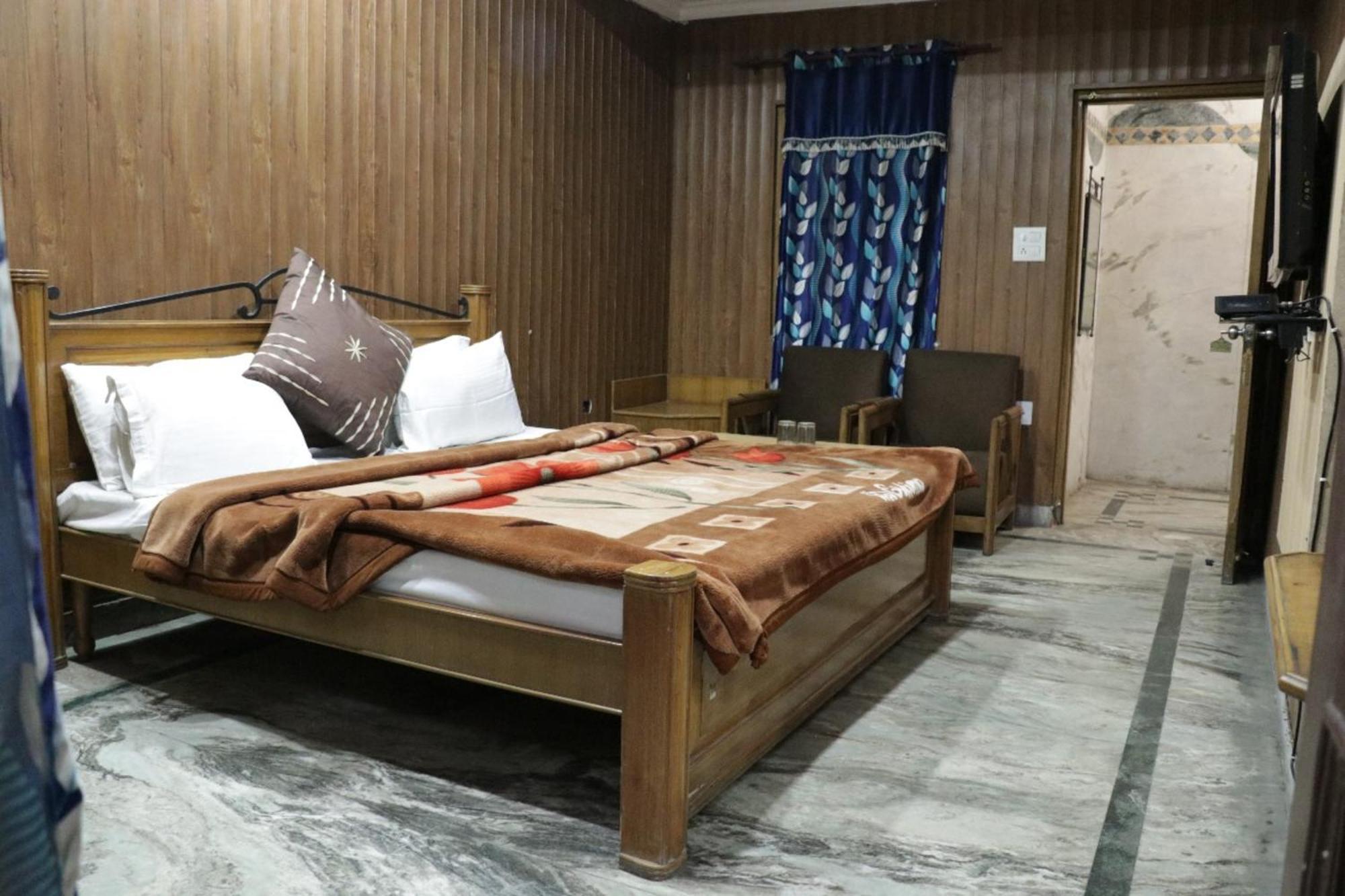 Hotel Royal Palace Jalandhar Esterno foto