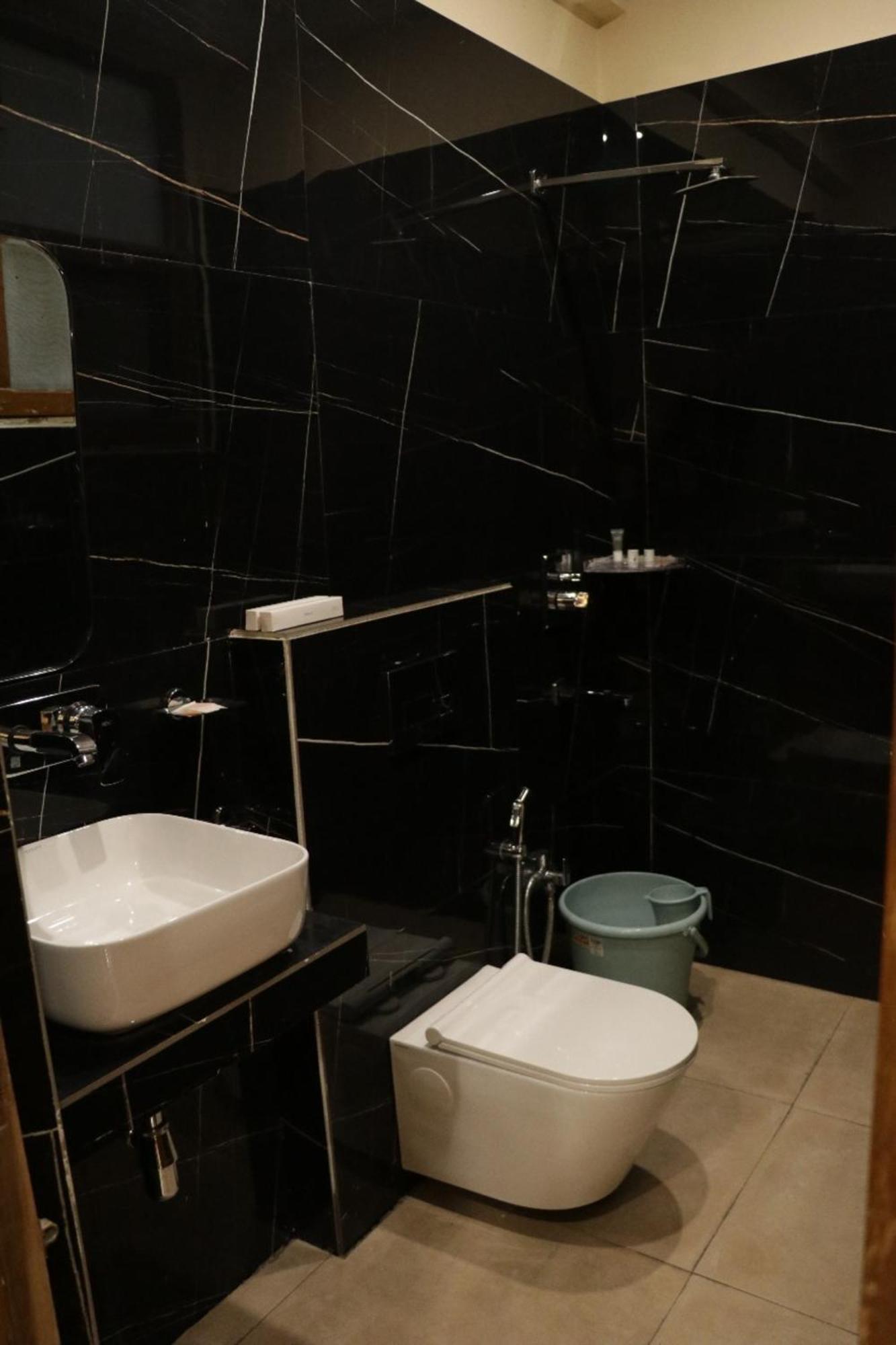 Hotel Royal Palace Jalandhar Esterno foto