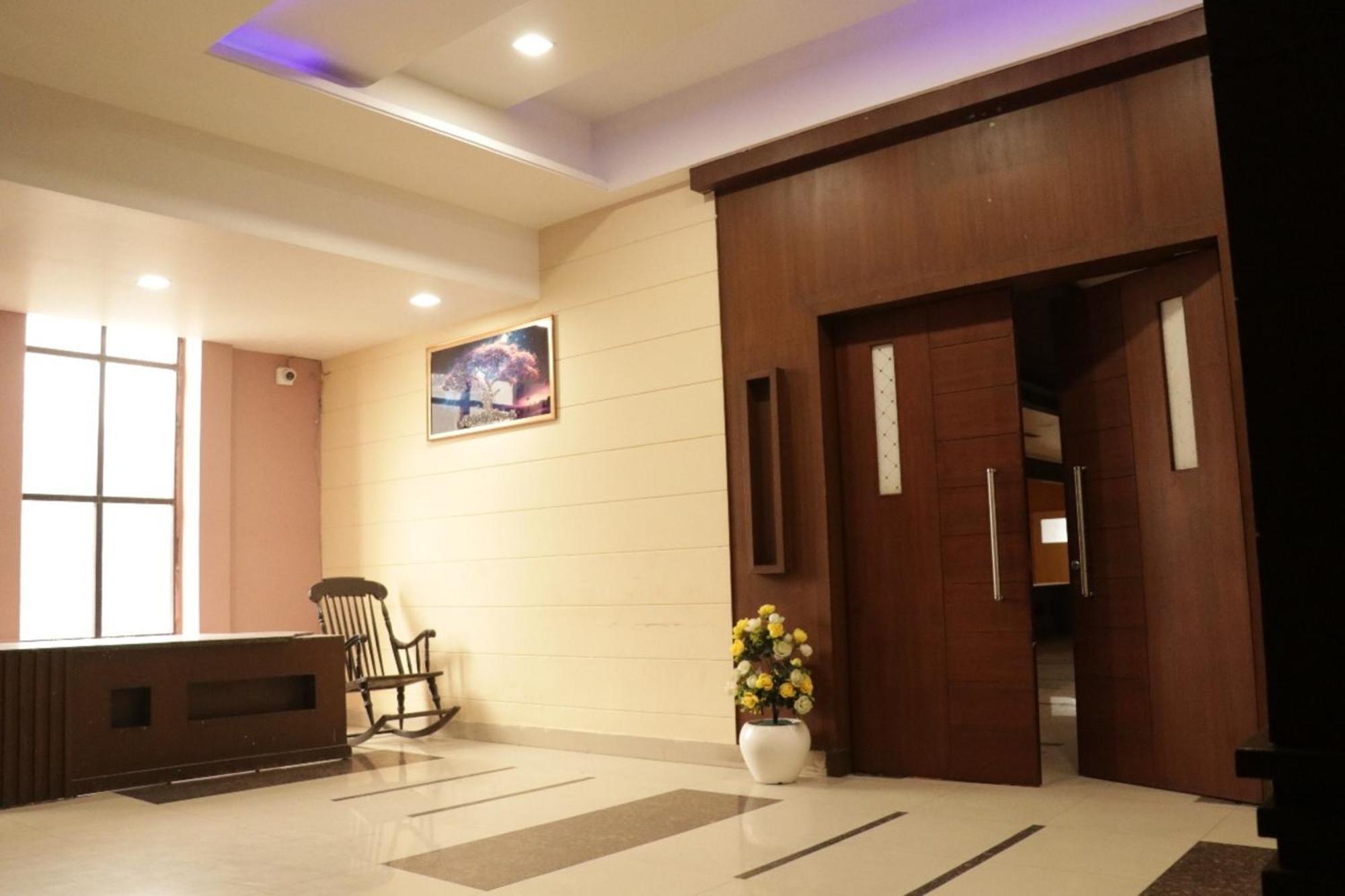 Hotel Royal Palace Jalandhar Esterno foto
