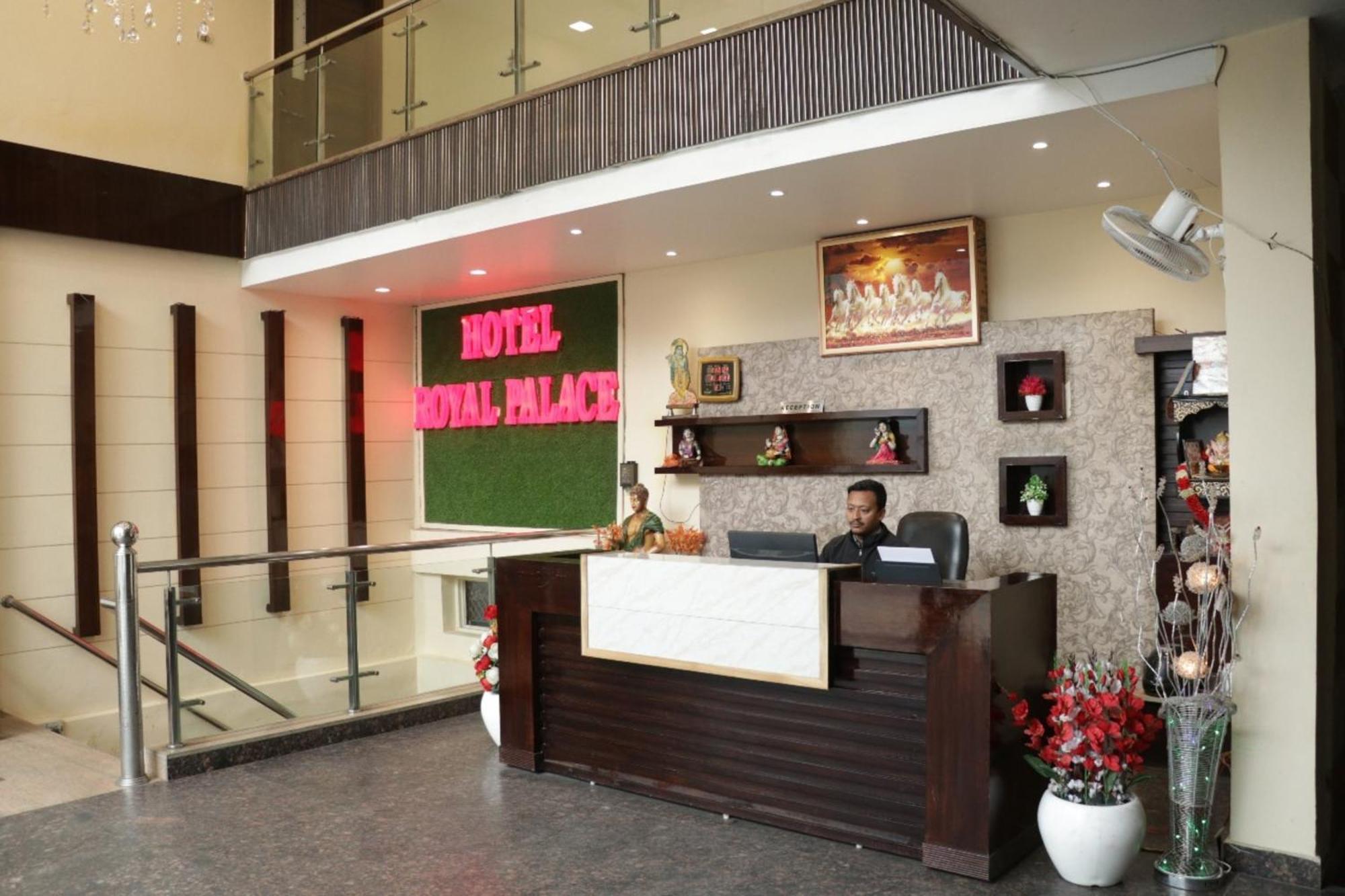 Hotel Royal Palace Jalandhar Esterno foto