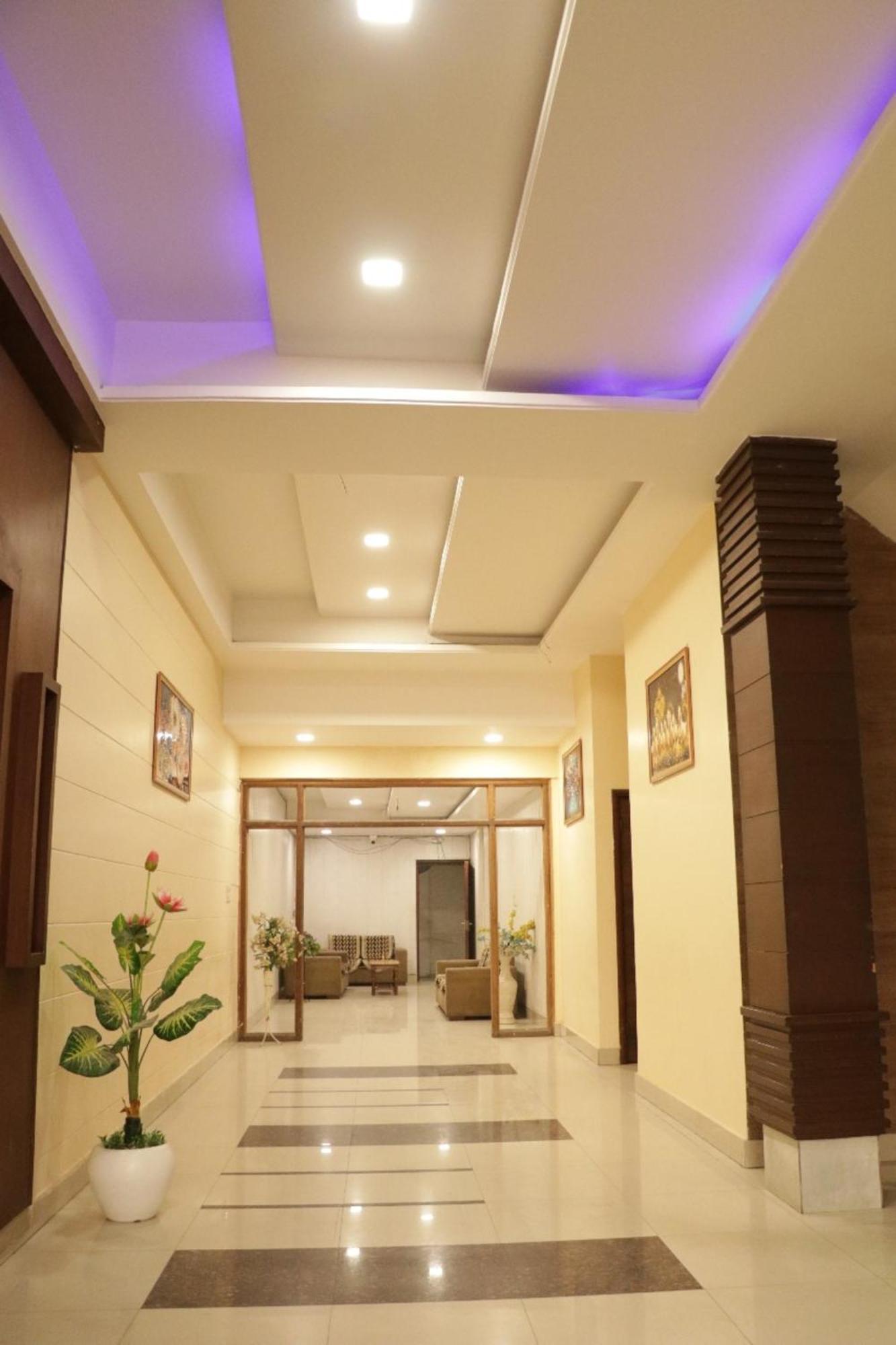 Hotel Royal Palace Jalandhar Esterno foto