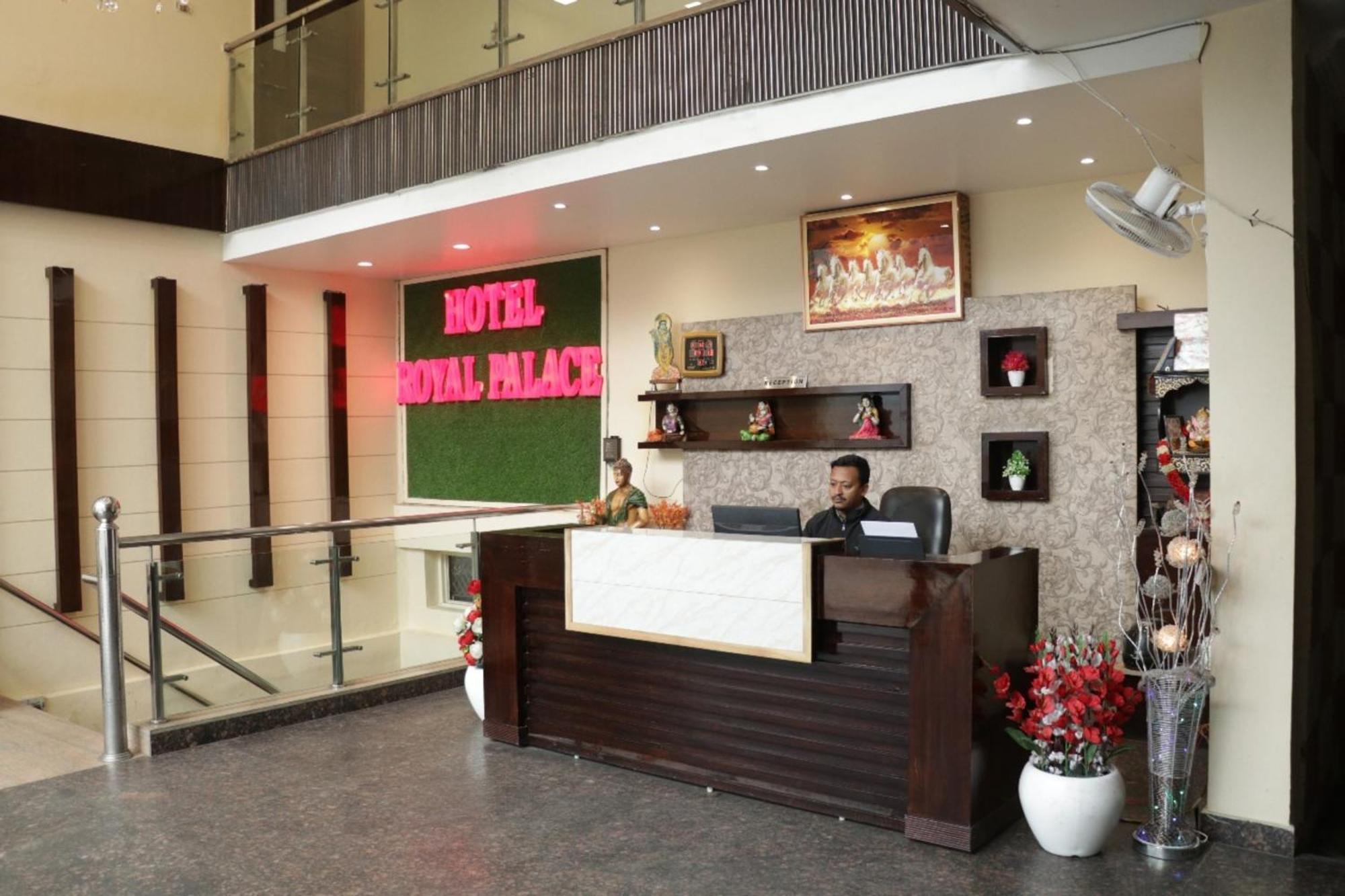 Hotel Royal Palace Jalandhar Esterno foto