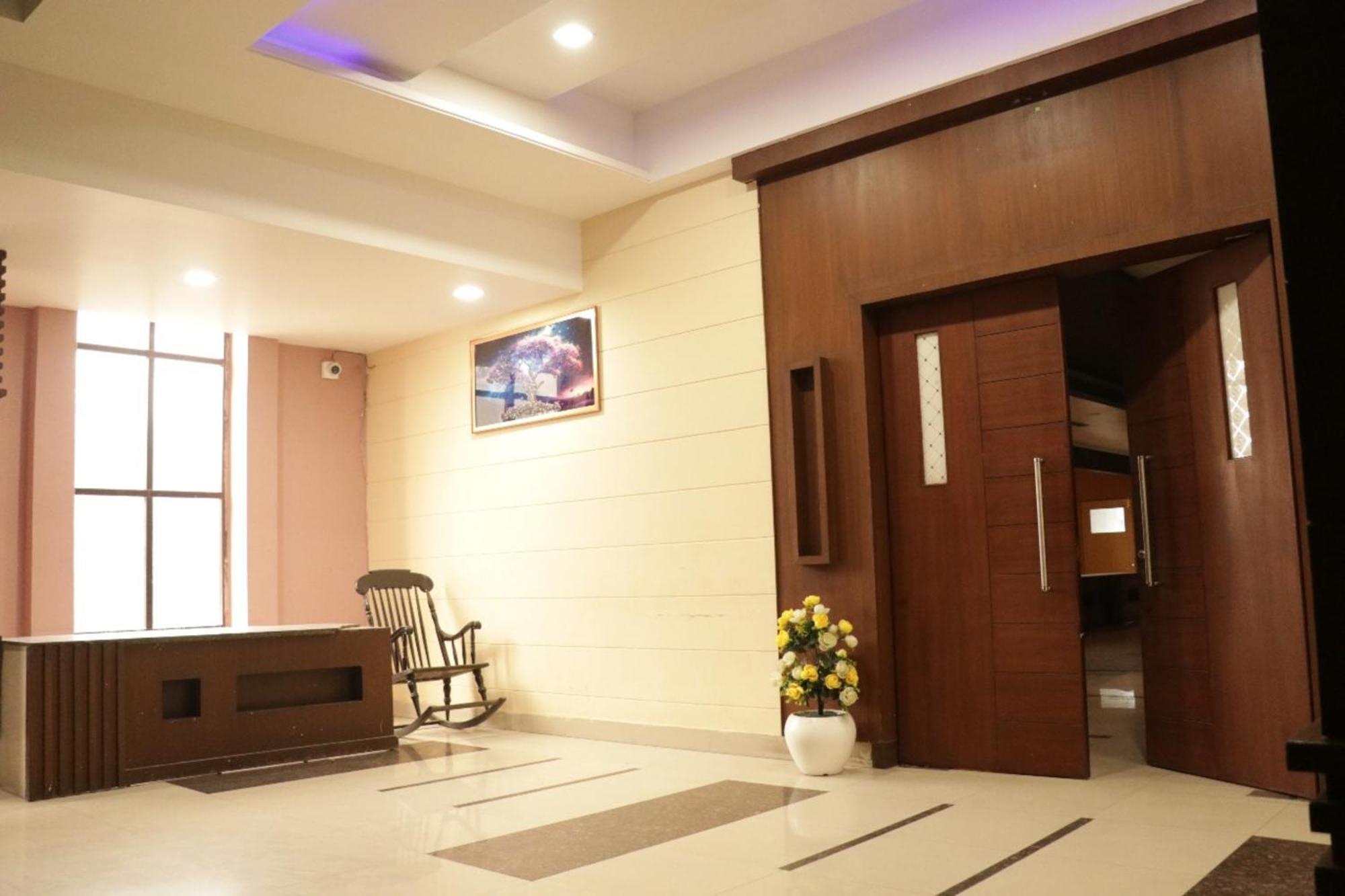 Hotel Royal Palace Jalandhar Esterno foto