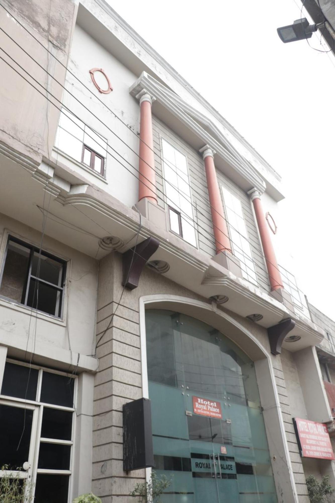 Hotel Royal Palace Jalandhar Esterno foto