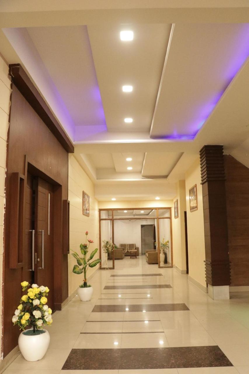 Hotel Royal Palace Jalandhar Esterno foto