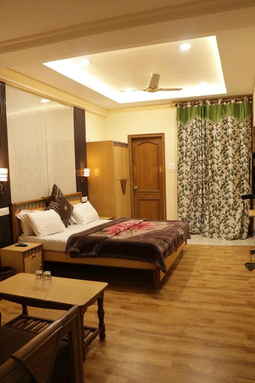 Hotel Royal Palace Jalandhar Esterno foto