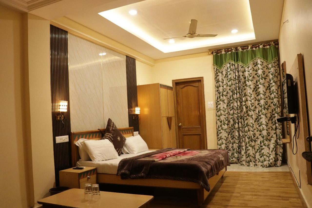 Hotel Royal Palace Jalandhar Esterno foto