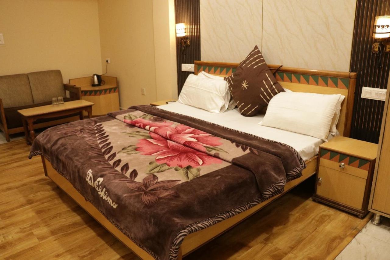Hotel Royal Palace Jalandhar Esterno foto