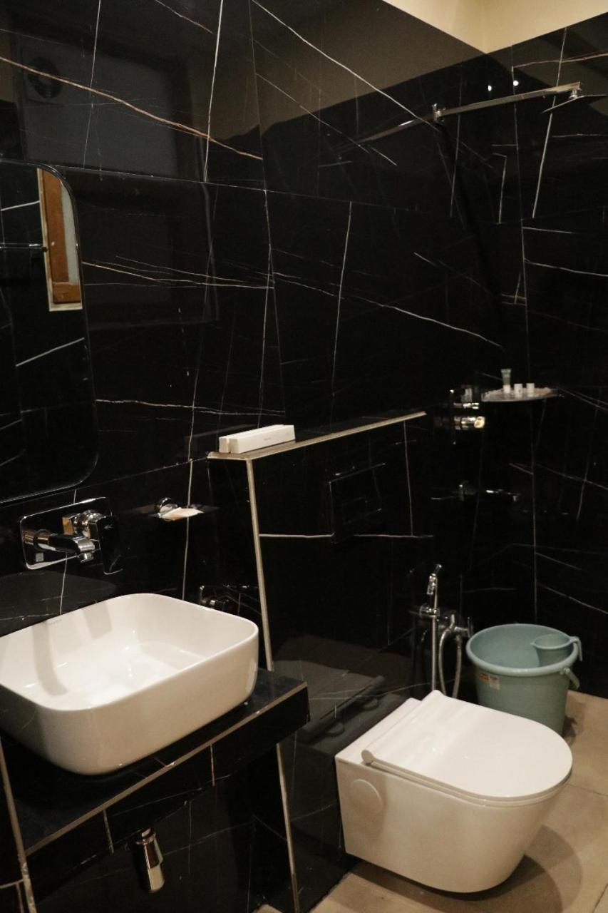 Hotel Royal Palace Jalandhar Esterno foto