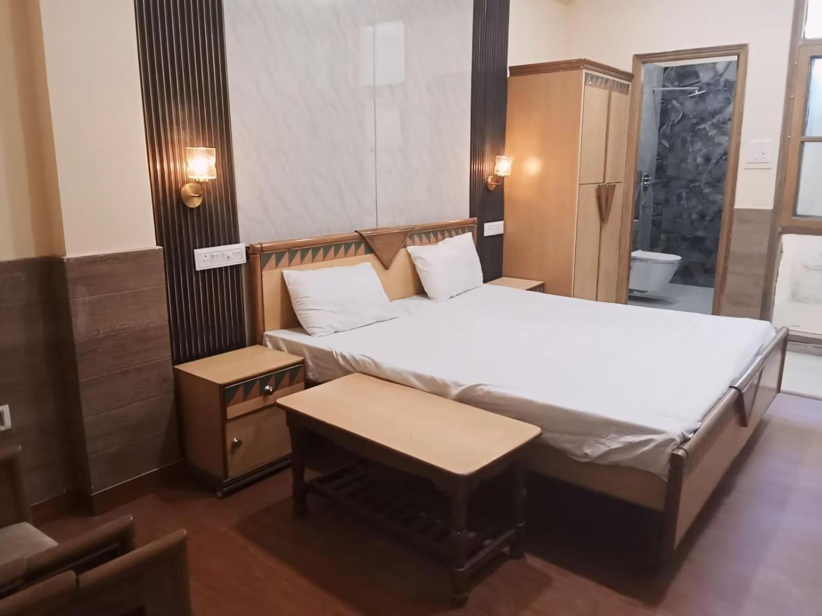 Hotel Royal Palace Jalandhar Esterno foto