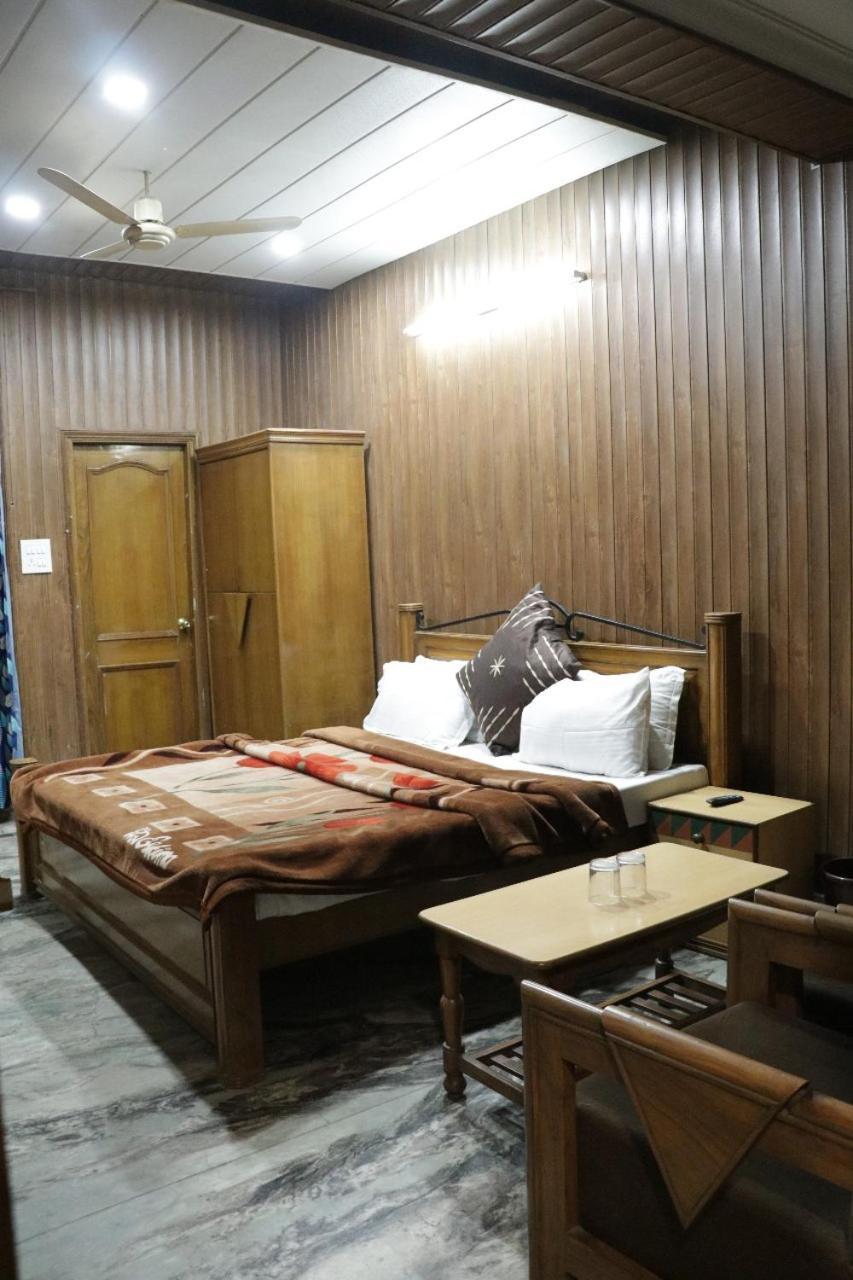 Hotel Royal Palace Jalandhar Esterno foto