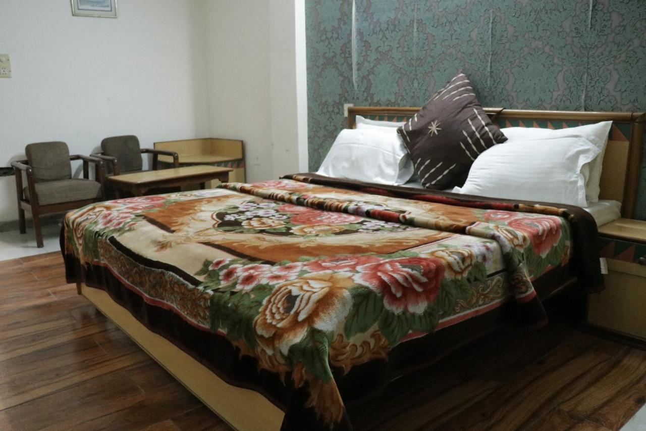 Hotel Royal Palace Jalandhar Esterno foto