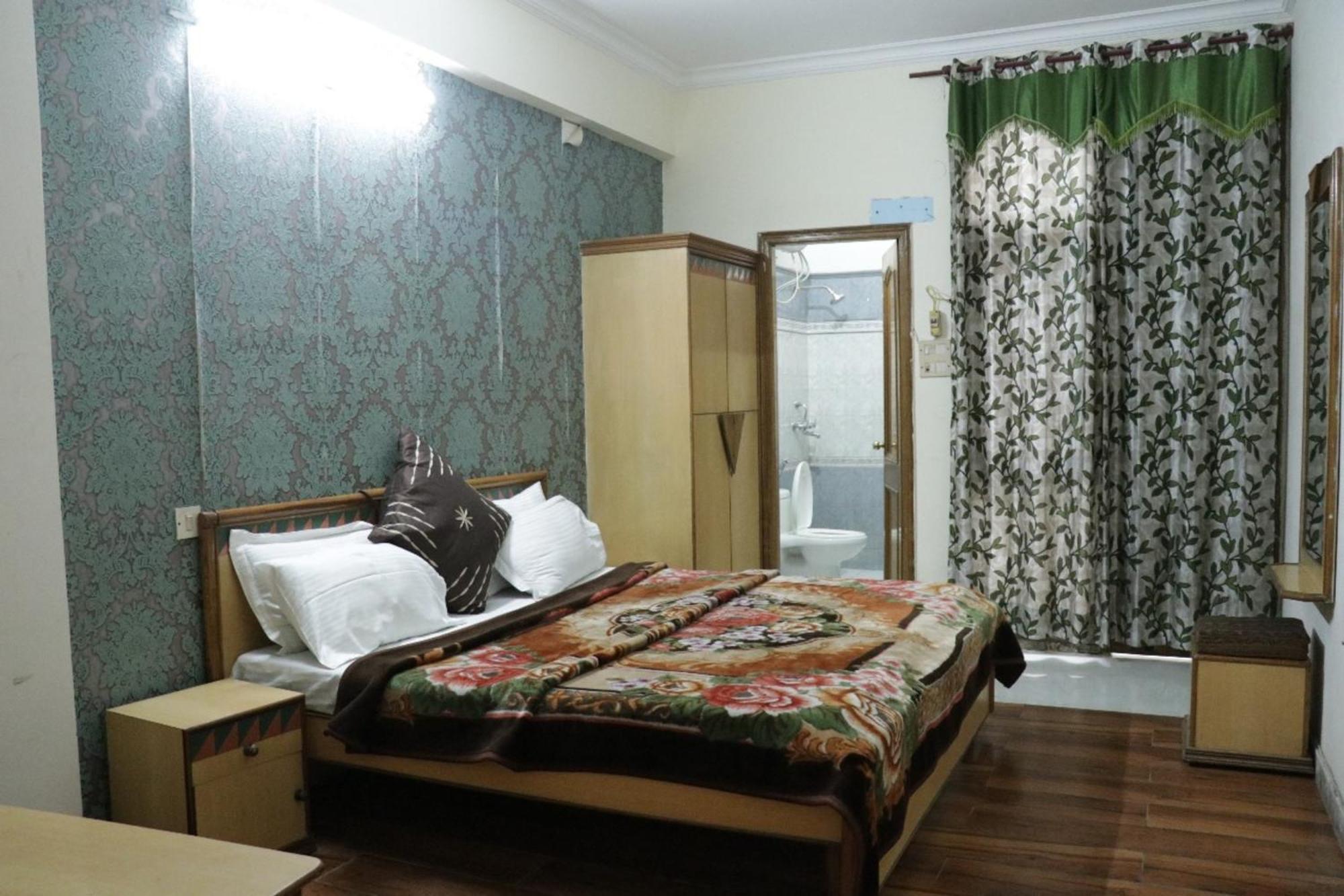 Hotel Royal Palace Jalandhar Esterno foto